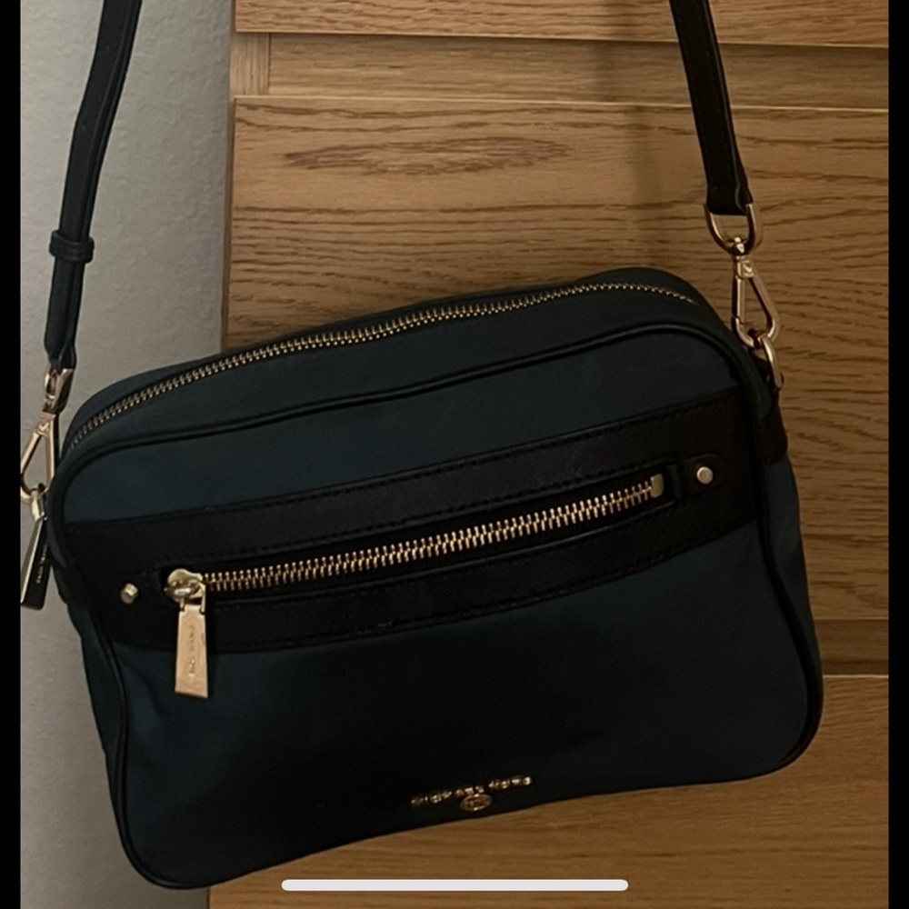 Pre-owned Elegant Navy Crossbody Bag with Gold Accents